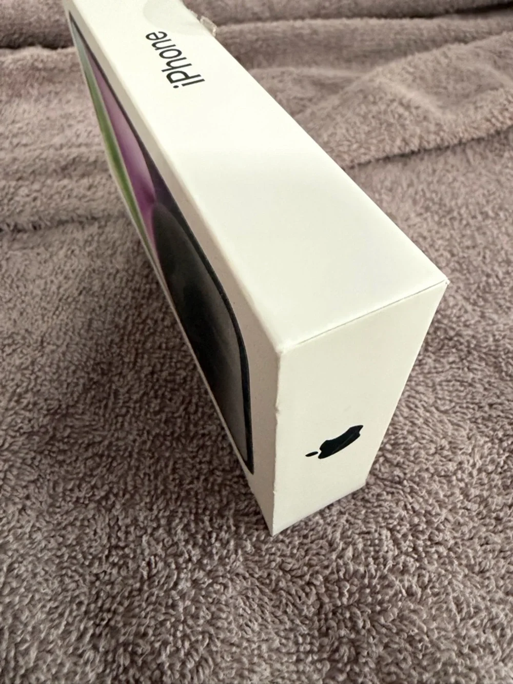 BOX Apple iPhone 14 in Black